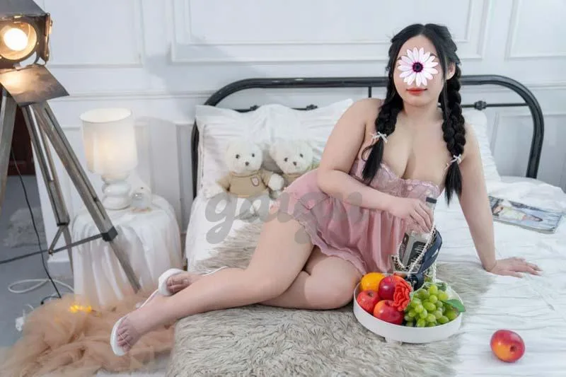 Ny Ny - Bé Miền Tây 2K1 Đáng Yêu Hồng Hào Từ Trên Xuống Dưới