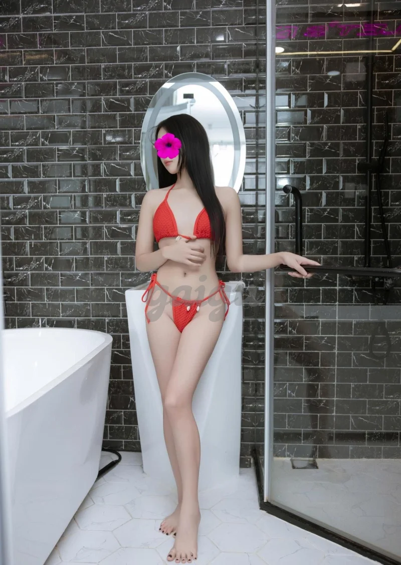 GÁI XINH QUỲNH ANH _ ĐẸP TỰA THIÊN THẦN BODDY SIÊU CHUẨN