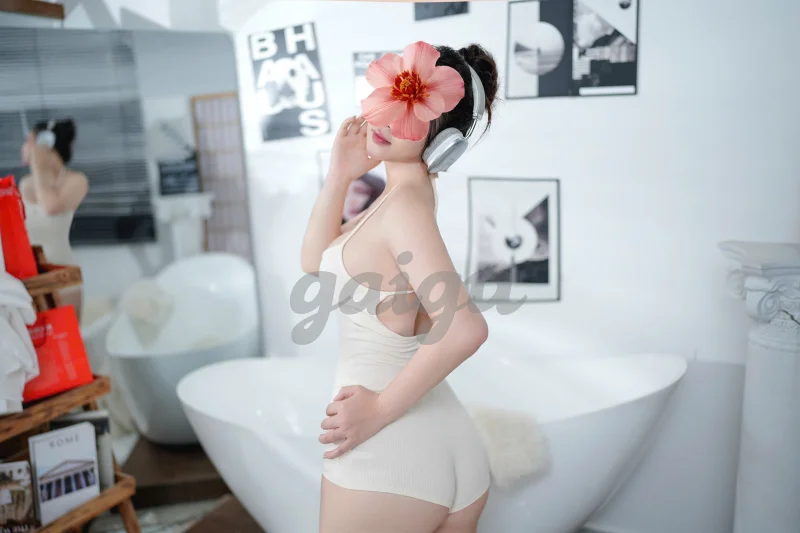 Lili Ngực To Bím Hồng Thần Dâm