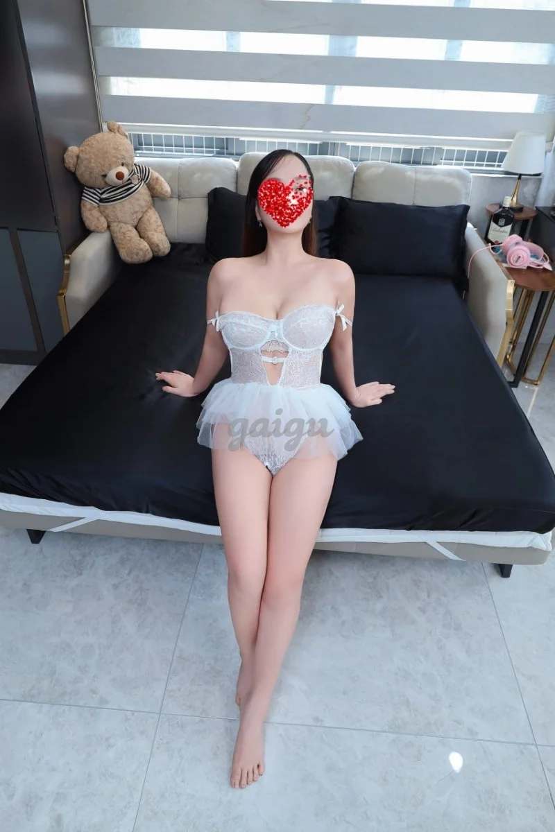 HOÀNG YẾN NỮ HOÀNG TÌNH DỤC THỜI THƯỢNG BÚ CU LÀM TÌNH CHỊCH KIỂU CỰC CHIỀU KHÁCH