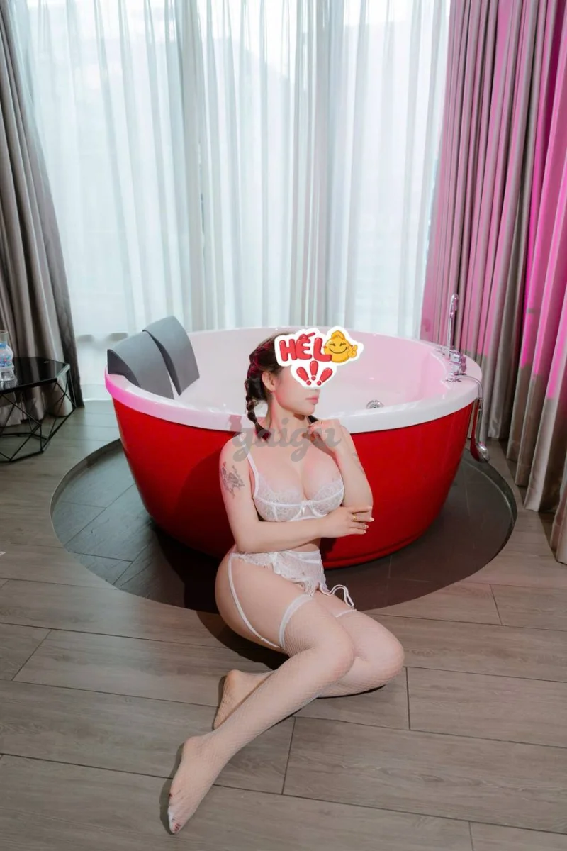 Lyly nghệ nhân kèn sáo - Vú to, Bướm xinh