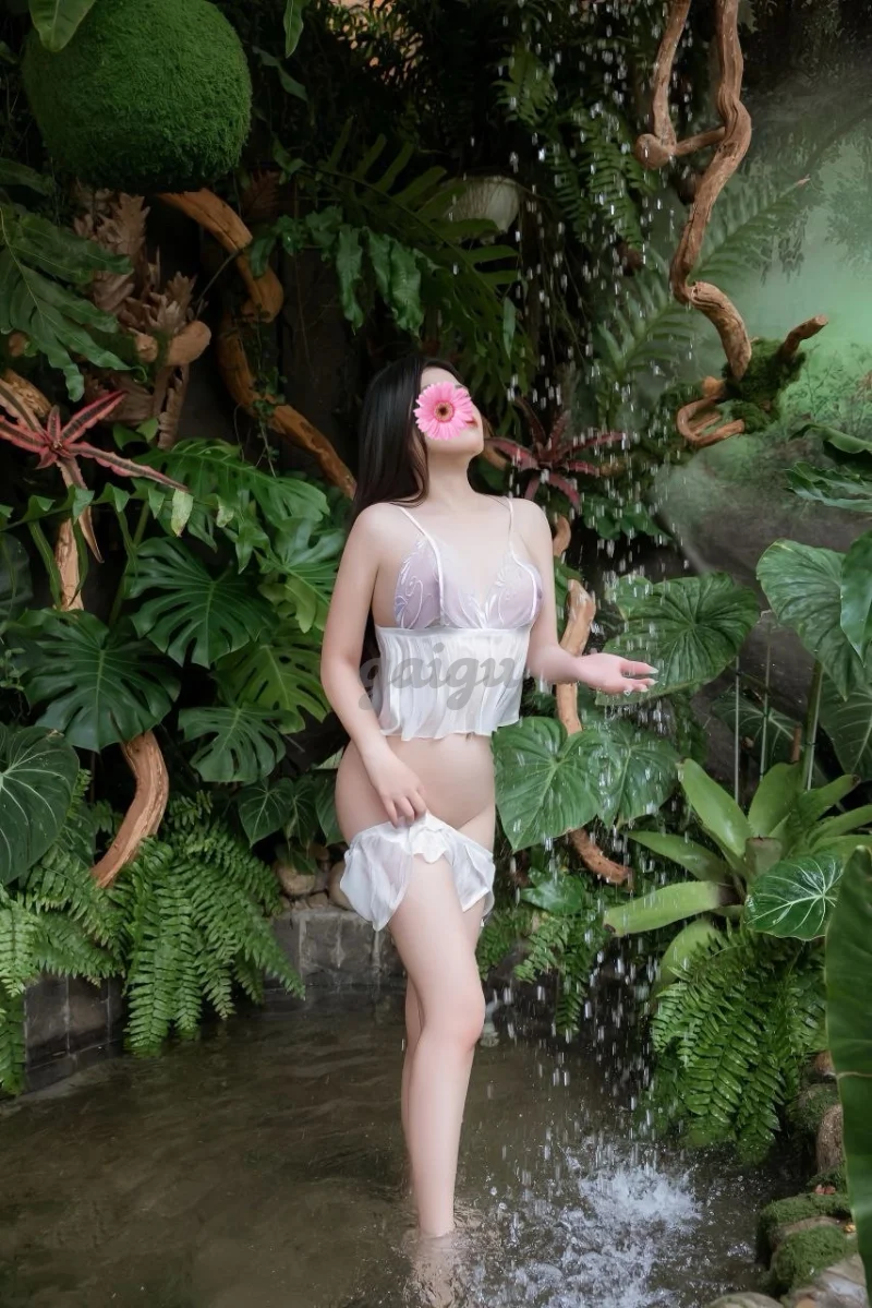 NEW TRÚC LINH DÁNG CAO DA TRẮNG,NGOAN HIỀN CHIỀU KHÁCH