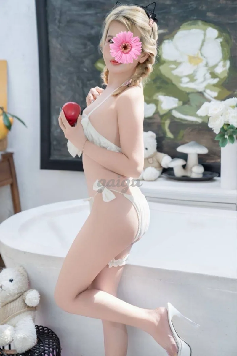 Lili - BƯỚM XINH, MƯỚT MÁT-YÊU CHIỀU KHÁCH