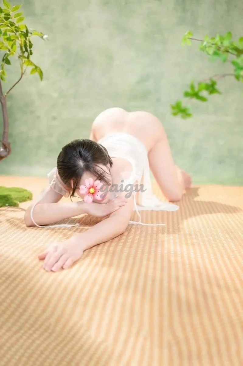 UYÊN NHI 🌸 DA TRẮNG VÚ TO, ANH BÚ NO LUÔN 💕