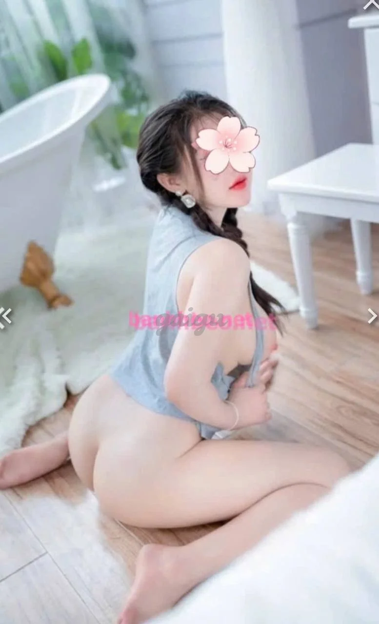 QUỲNH NGA - MASSAGE - CÔ GÁI QUYẾN RŨ , BODY CỰC ĐẸP CÙNG VỚI NỤ CƯỜI NGỌT NGÀO-BÍM HỒNG VÚ CĂNG -MA