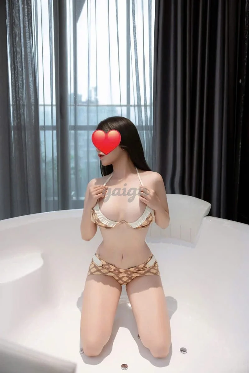 GÁI XINH BÉ SAM_ KHUÔN MẶT ẤN TƯỢNG_DA TRẮNG CHÂN DÀI_LÀM TÌNH MAX PHÊ