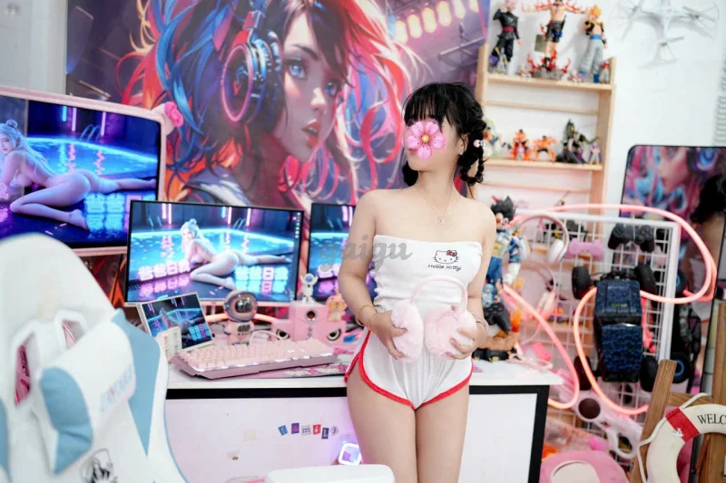 Quỳnh Phương - Lolli Mặt Xinh Dâm Gợi Tình