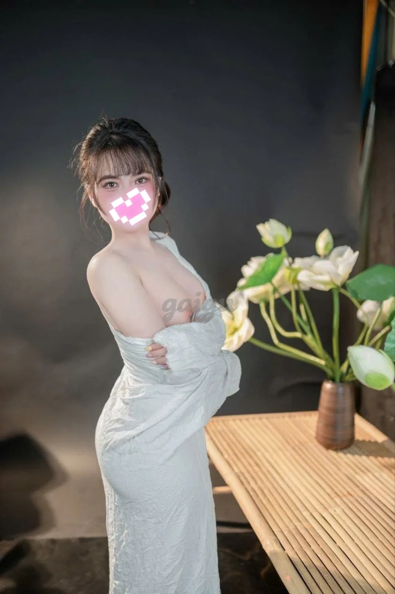 Bé An- Dáng cực quấn hút, và bím thơm tho gọn gàng