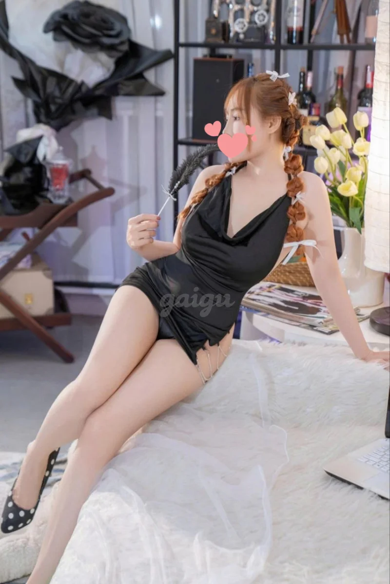Gyme Thái thuỳ Linh  cân sức cùng Linh