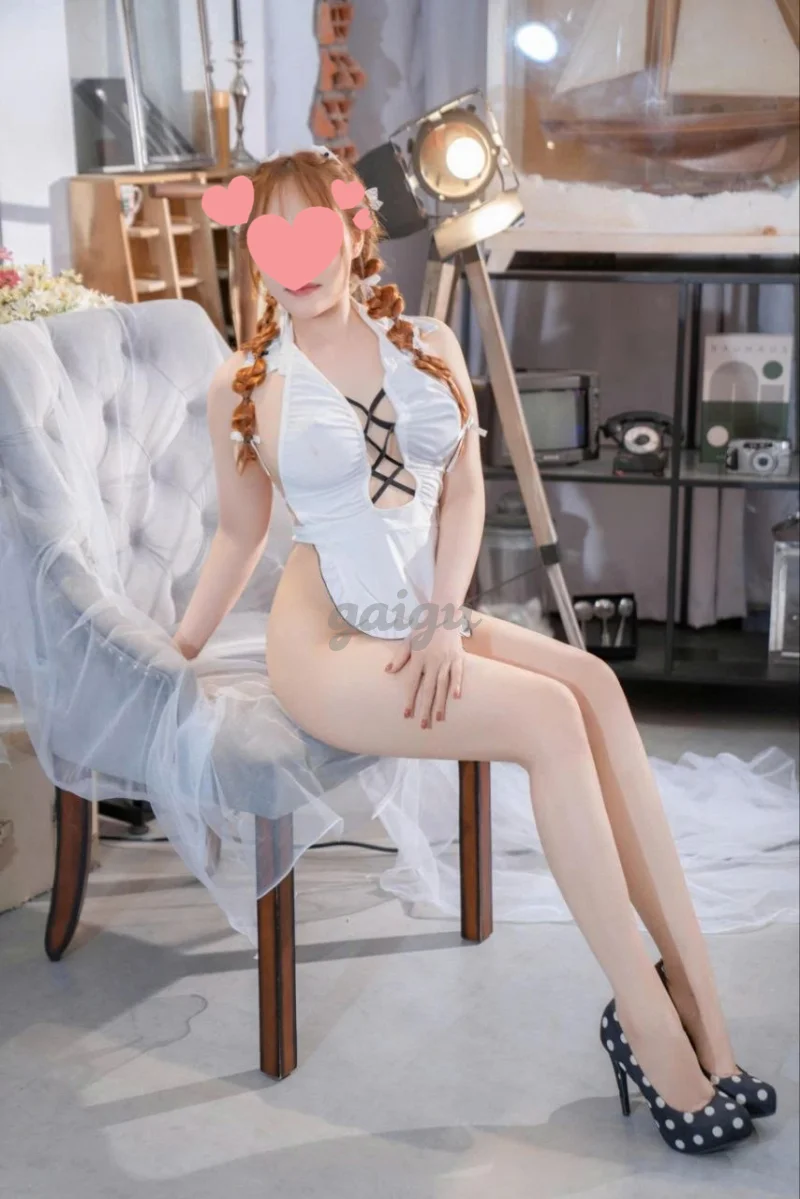 Gyme Thái thuỳ Linh  cân sức cùng Linh