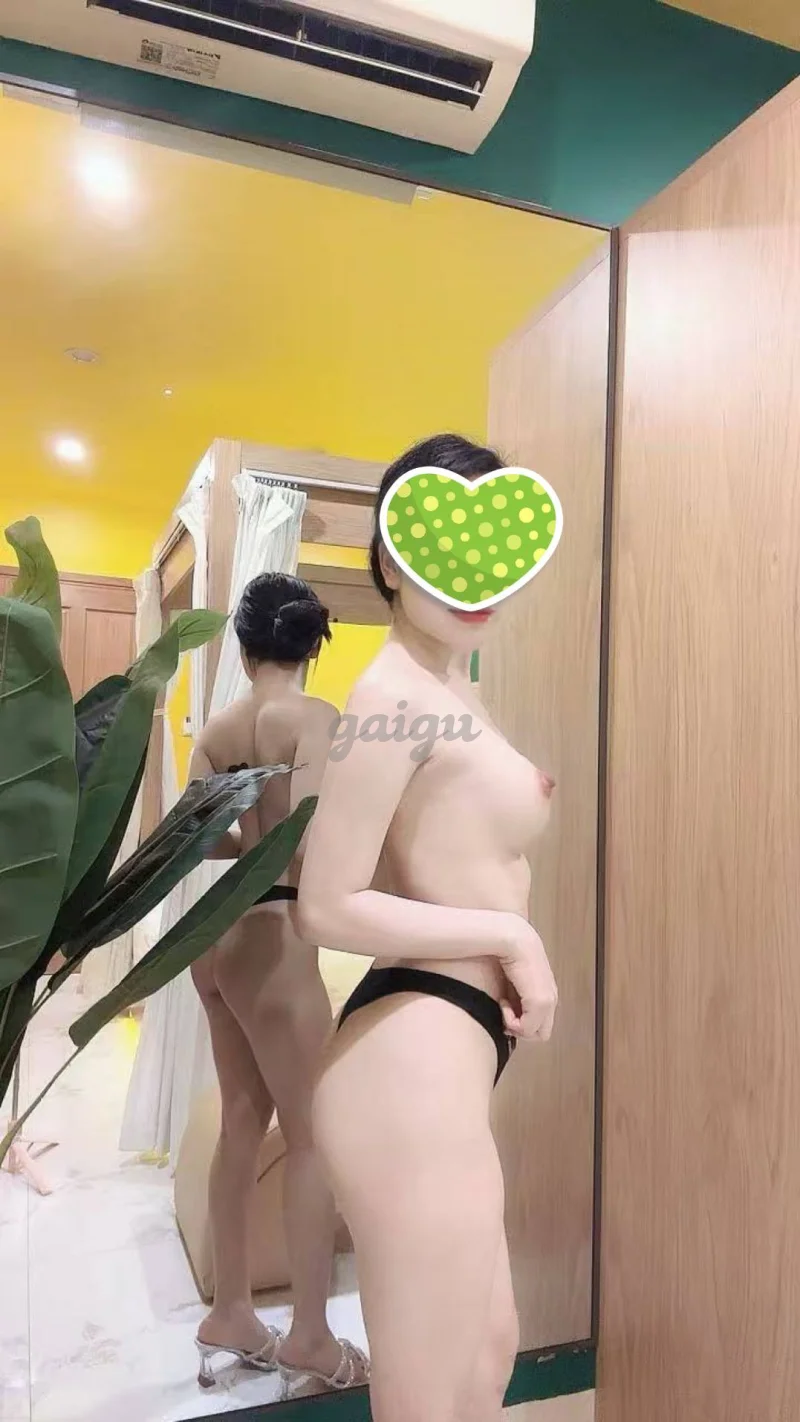 Hotgirl Quỳnh Anh_ Gương mặt kute, body cực nuột