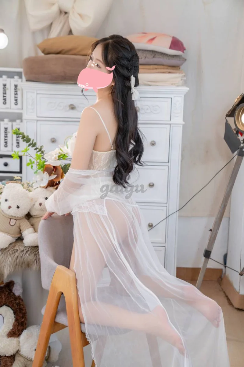 Vy Vy- em hàng tươi xanh, dể thương hấp dẫn!!!