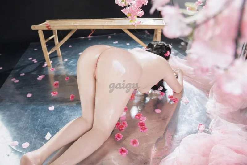 NHƯ NGỌC - EM GÁI XINH SANG MỚI ĐI LÀM, TÌNH CẢM NHƯ NGƯỜI YÊU,