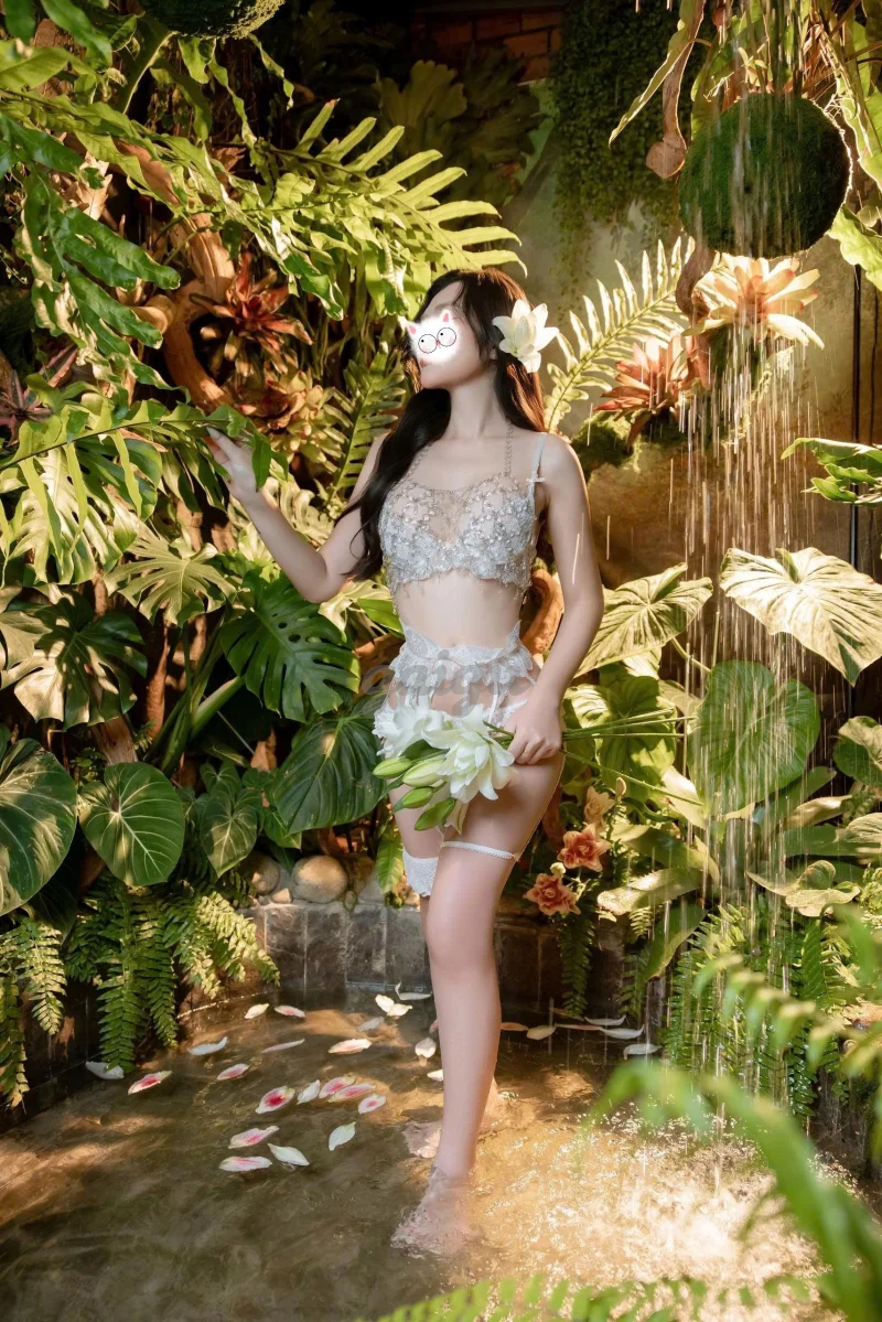 Khánh Vy hàng mới 2k