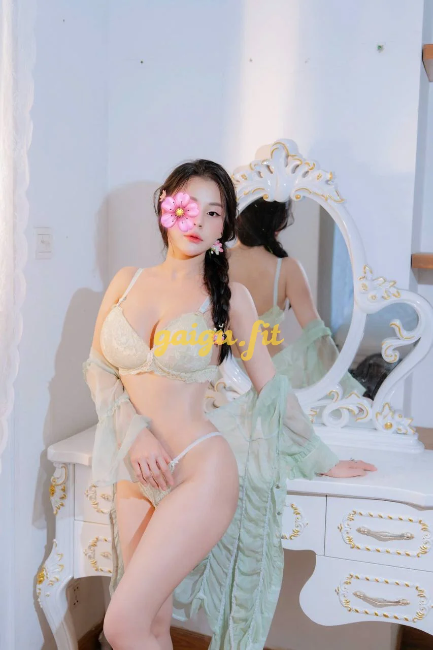 Gái xinh Thanh Thanh_ Gương mặt kute, body nóng bỏng