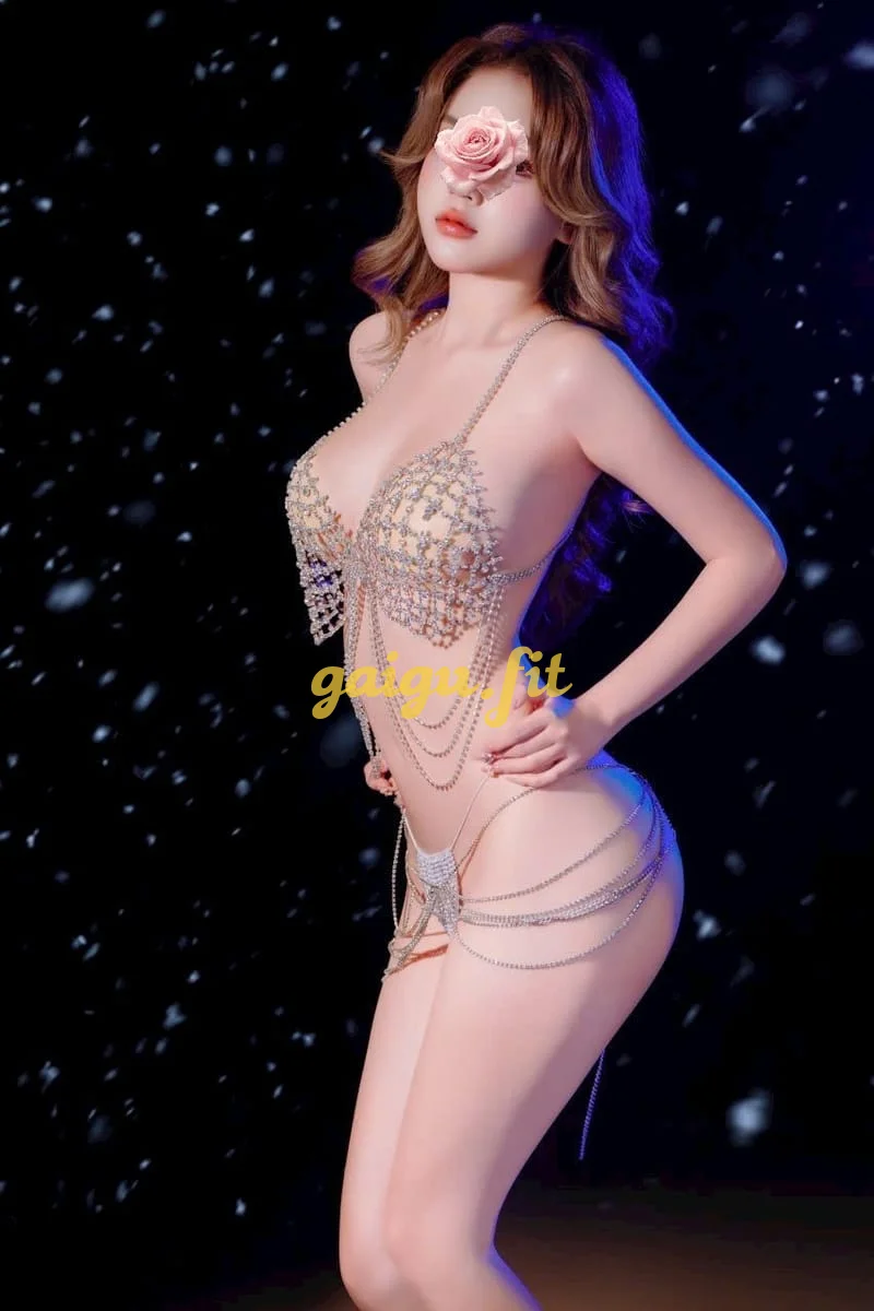 HUỲNH MY-EM GÁI MŨM MĨM ĐÁNG YÊU. HÀNG NGON CHO AE THÍCH XÔI THỊT.