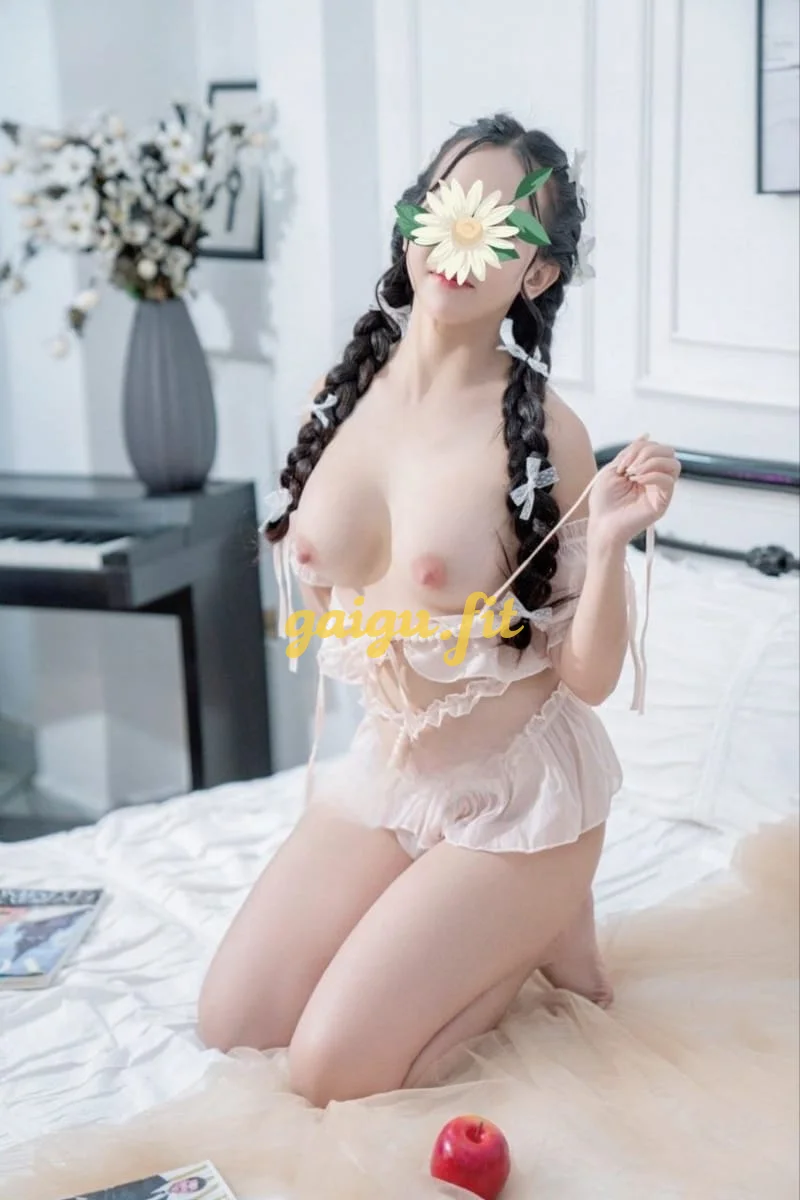 Ngọc Nhi_ da trắng vú khủng vừa hiền lại vừa xinh