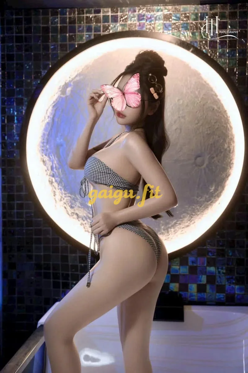 **HOT HOT HOT** LUCY Gái sang Giao tiếp giỏi thích hợp tiếp Boos