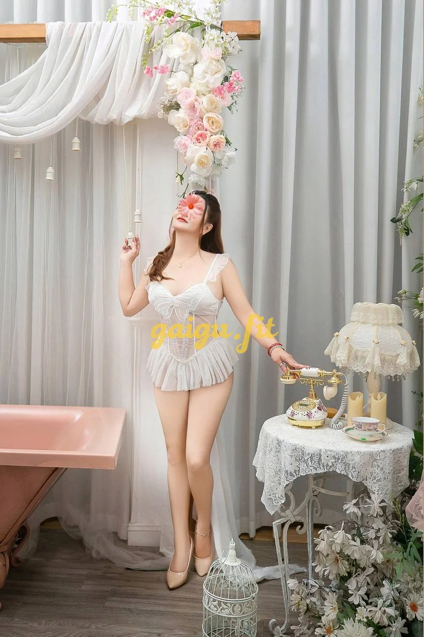 THANH THANH XINH GÁI CHIỀU KHÁCH