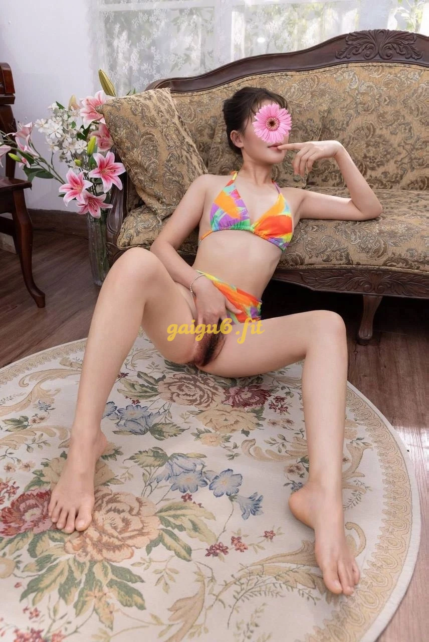 San San - Dẫm nữ sexy - Ngoan xinh chiều khách