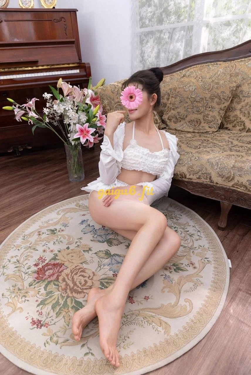 San San - Dẫm nữ sexy - Ngoan xinh chiều khách