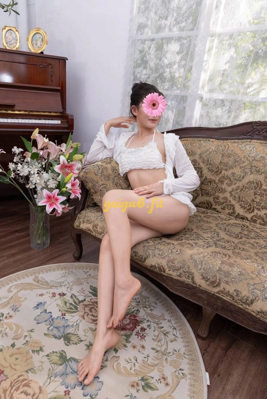 San San - Dẫm nữ sexy - Ngoan xinh chiều khách
