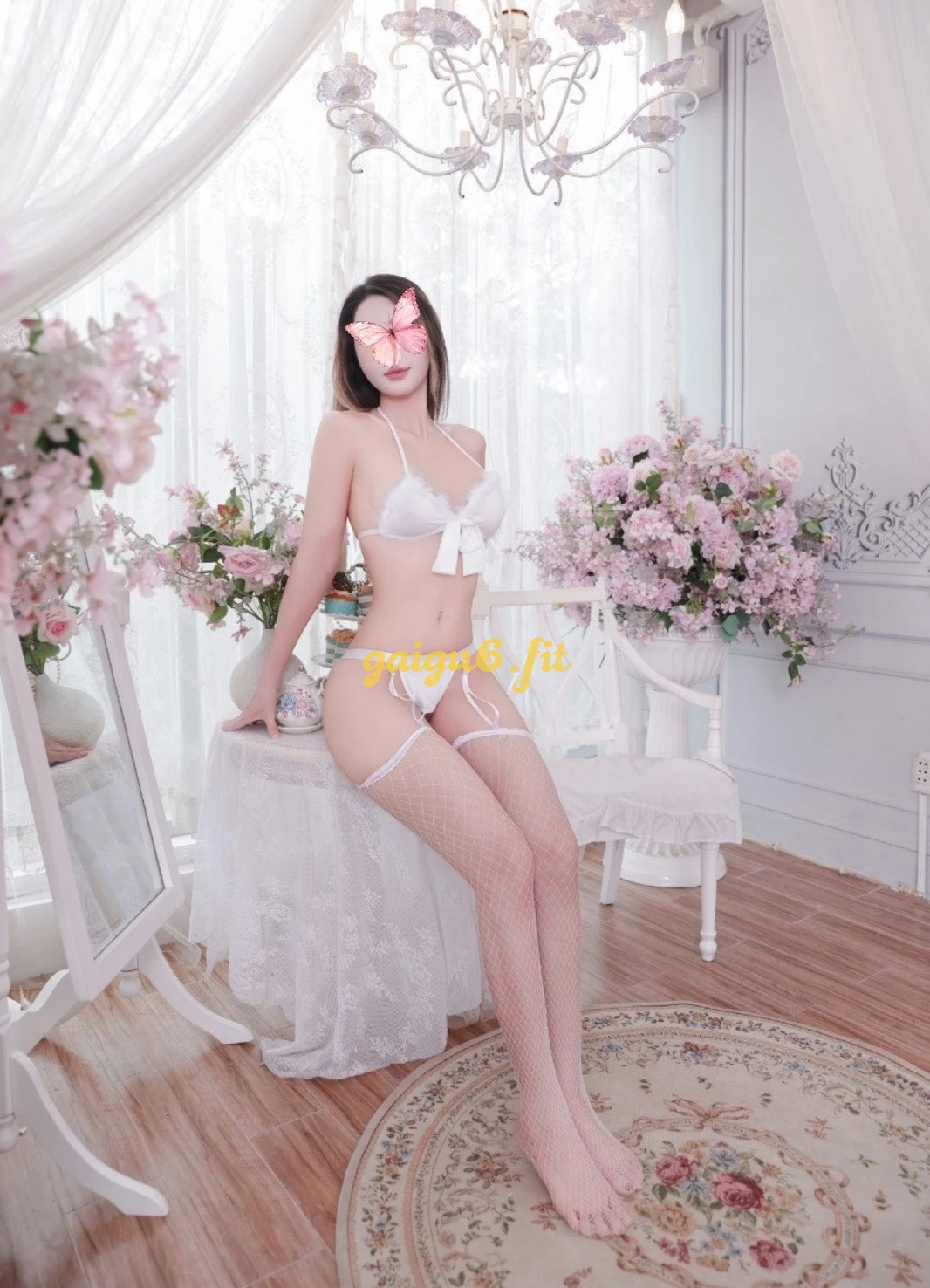 MODEL LONA - BODY HOÀN HẢO, ĐẸP DƯỚI MỌI GÓC NHÌN
