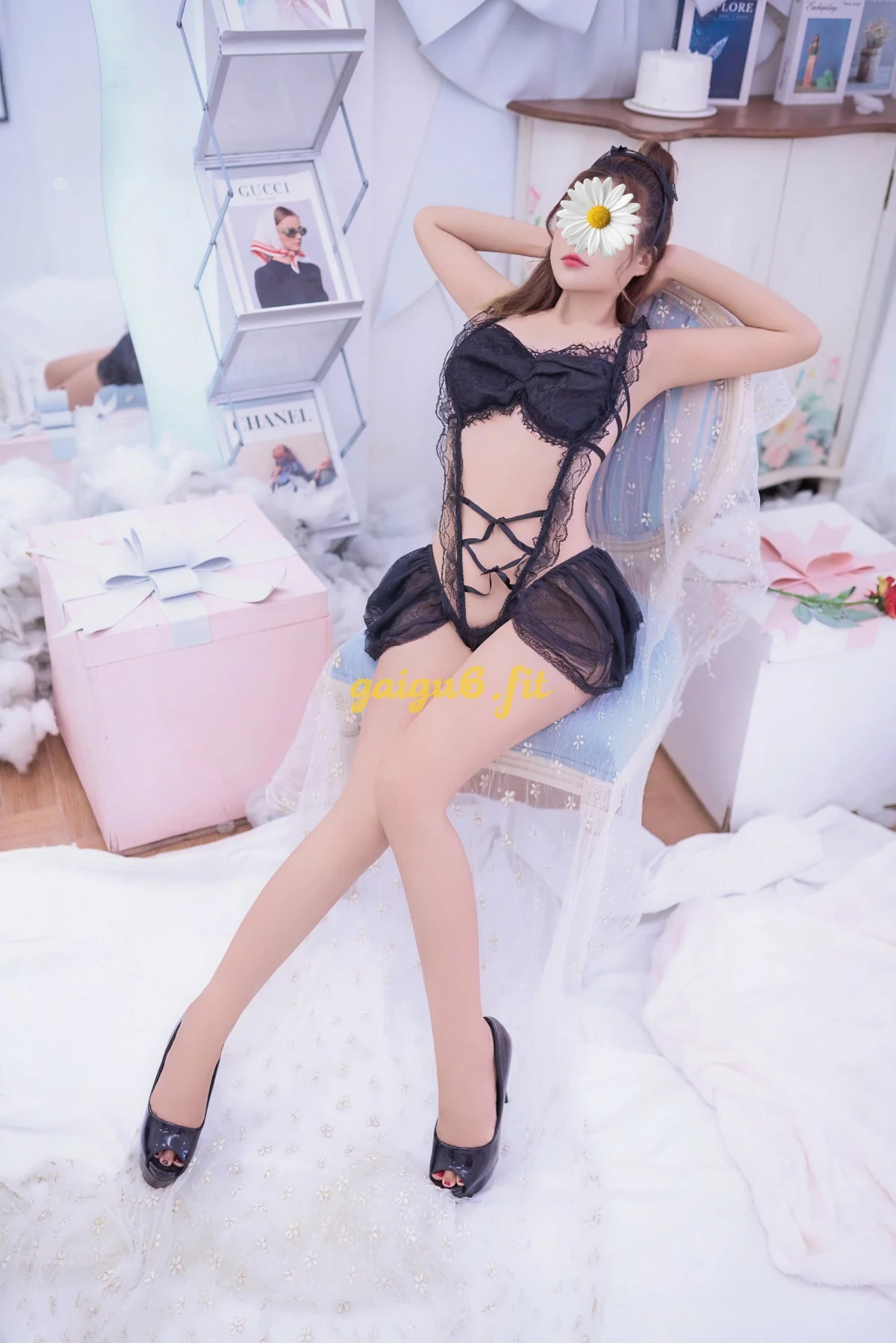 QUỲNH CHI --- LẦN ĐẦU LÊN SÓNG NHA AE!