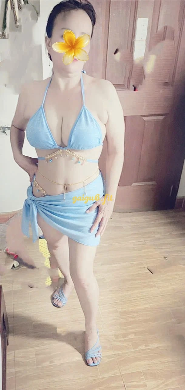 Tuyết Linh- Hàng xả lũ cực chất nhé anh em. Ngoan, chiều khách