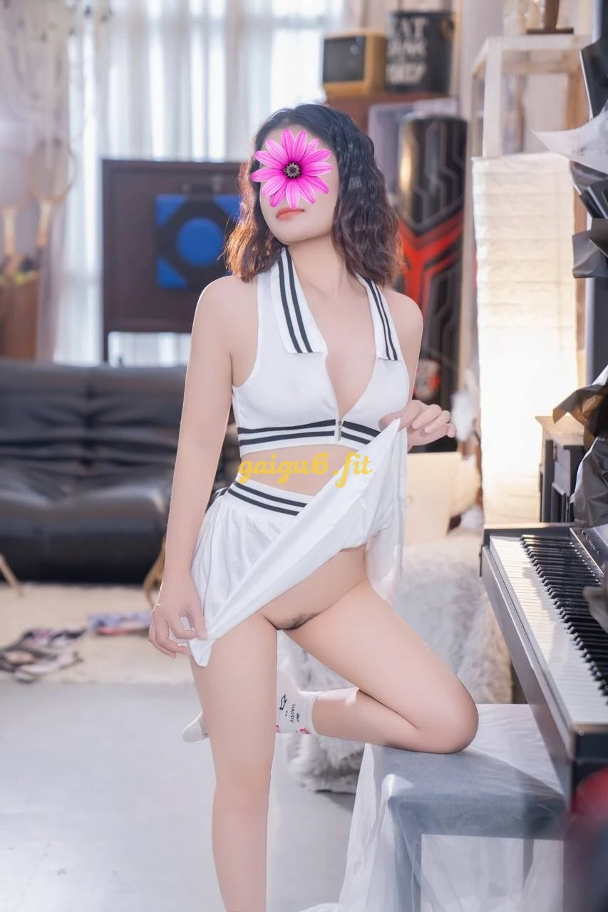 NGÂN NGÂN - EM GÁI QUÊ E THẸN NHƯNG LÀM TÌNH CỰC ĐỈNH