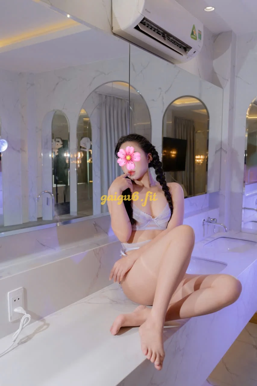 Trang moon ❤️ 2k3 Gái Đẹp Cực Xinh, Và Non,Body Tuyệt Đẹp