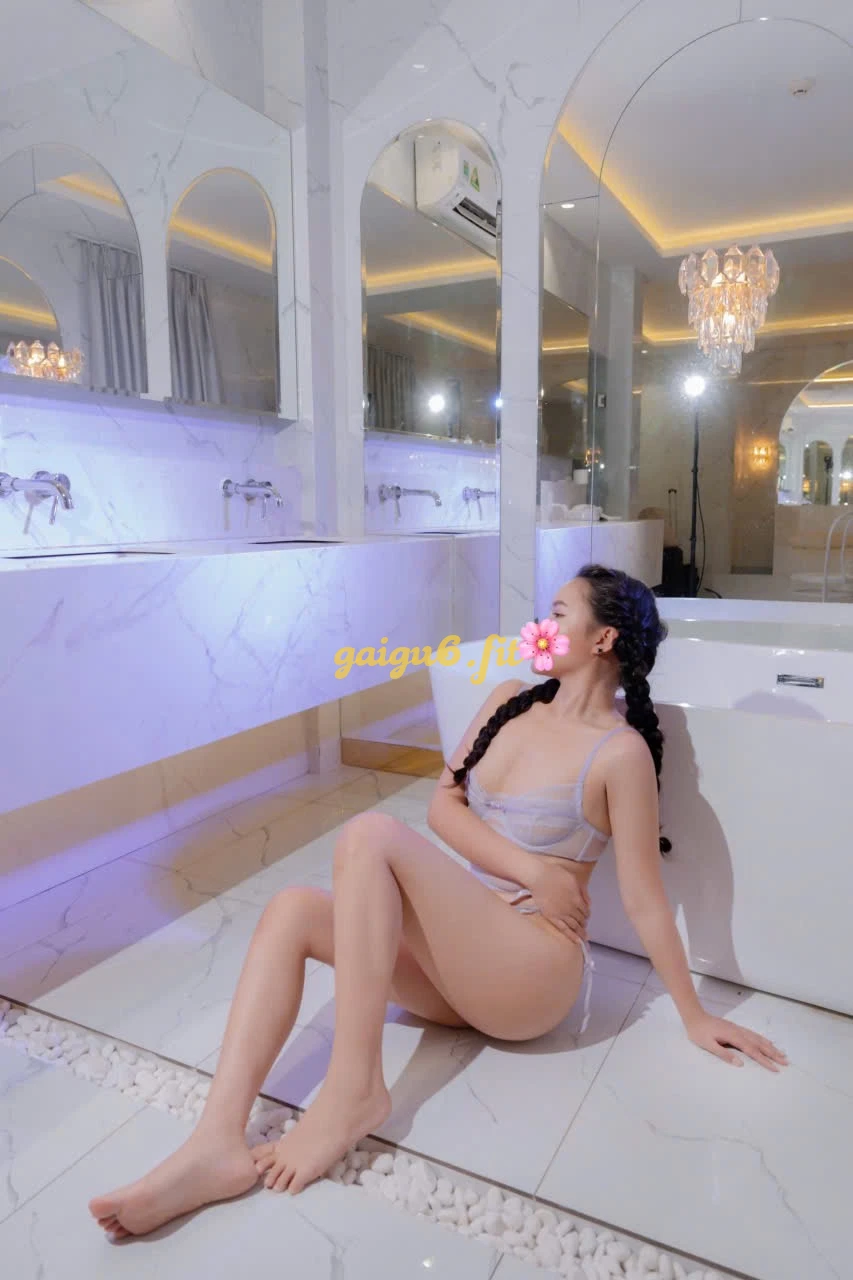 Trang moon ❤️ 2k3 Gái Đẹp Cực Xinh, Và Non,Body Tuyệt Đẹp