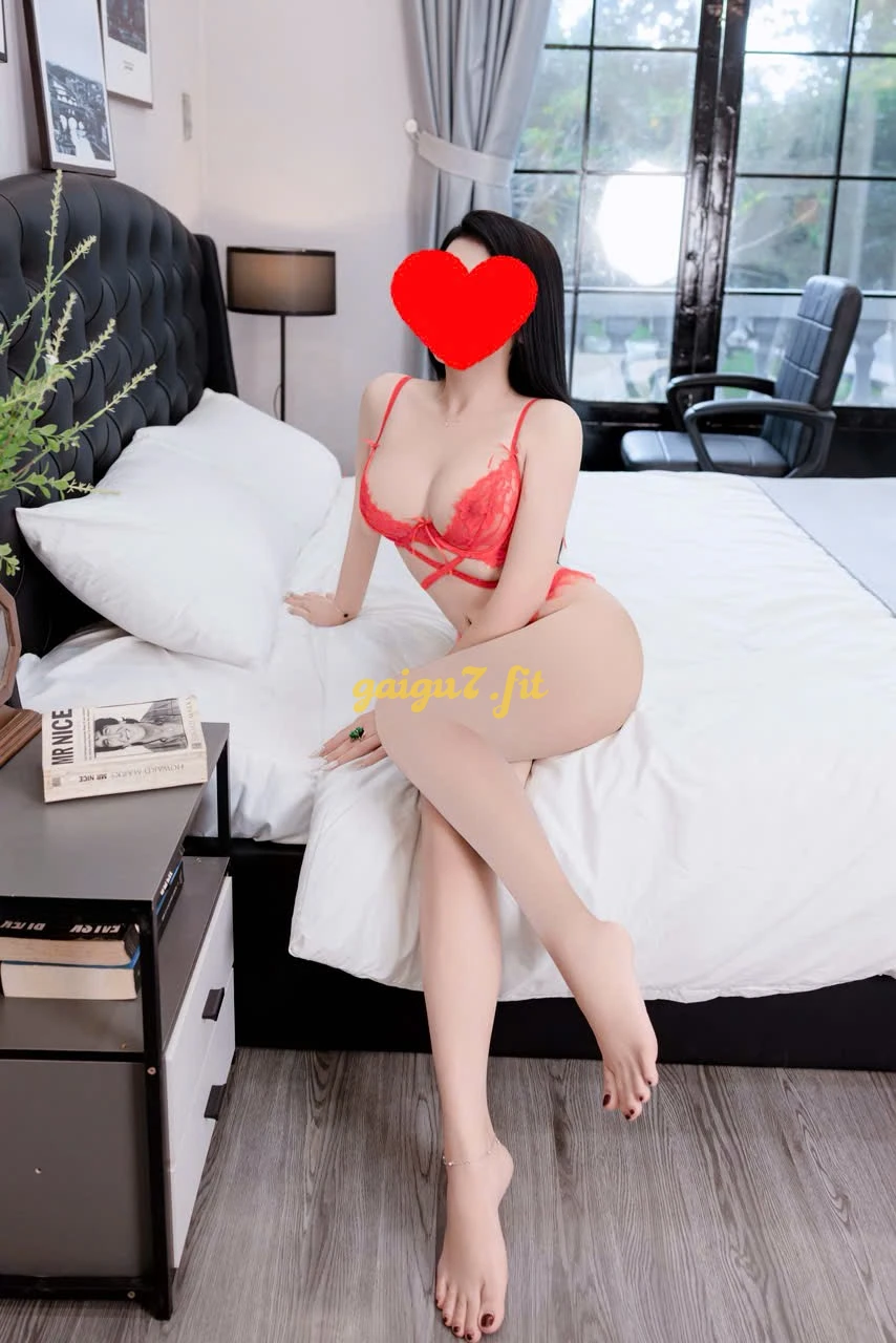 Quỳnh Anh em Hàng Xinh Ngoan Chiều Khách
