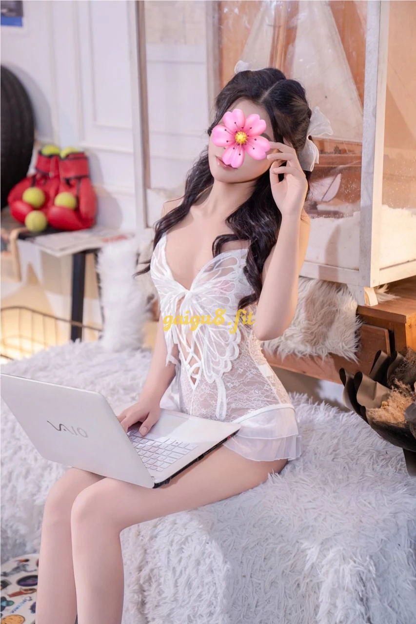 New🍃Vy Anh - 2k5 Cực Non - Face Xinh - Môi Cong Nũng Niệu