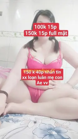 Em thu hàng nhiều nước chiều khách
